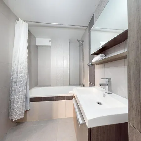 Appartement Le Petit Paradis - Joli T2 Idéalement Placé Au Pied Du Chateau Annecy